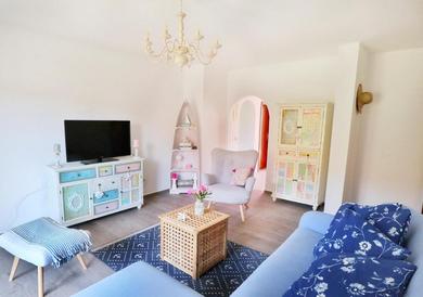 Family apartment with shared garden, 4min to beach