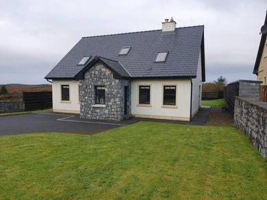 Holiday home Cois Cloiche 4 bedroom house with free parking