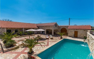 Holiday home Amazing Home In Islam Grcki With Outdoor Swimming Pool, Wifi And 5 Bedrooms