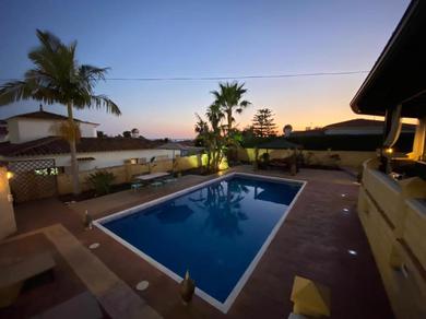 Holiday home Bluehouse con piscina privada 300m de la playa