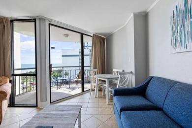 Hosteeva 1-bedroom Meridian Plaza Condo with Ocean View