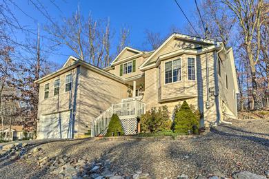 Holiday home 5-Star Roomy and Tranquil Pocono Home about Hike and Ski!