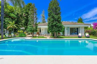 Marbella Villa Sleeps 10 with Pool Air Con and WiFi