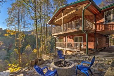 Holiday home Four-Season Family Cabin with Hot Tub, Deck and Views!
