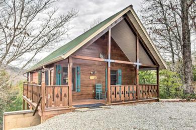 Holiday home Quaint Sevierville Cabin with 2-Tier Deck and Hot Tub!