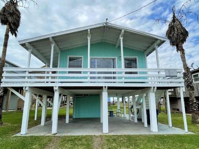 Holiday home Fun in the Sun! Cozy Beach Pad, Gulf Views and Easy Access to the Sand!