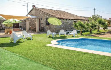Holiday home Beautiful home in Villanueva del Duque with 3 Bedrooms, WiFi and Outdoor swimming pool