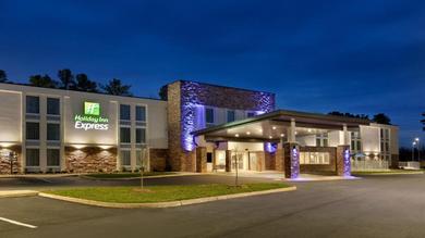 Отель Holiday Inn Express - Williamsburg Busch Gardens Area, an IHG Hotel
