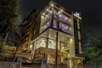 Hotel Super OYO Townhouse OAK Hind Palace Near Gomti Riverfront Park