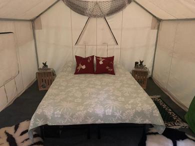 Luxury tent Tentrr Signature Site - Hawkeye Hideaway