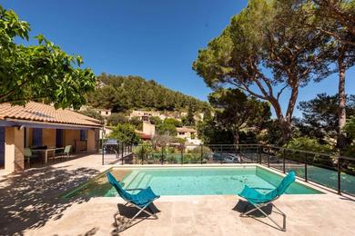 Holiday home Maison de 4 chambres avec vue sur la ville piscine privee et jardin clos a Auriol