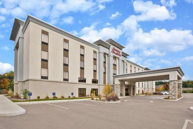 Отель Hampton Inn & Suites Alliance