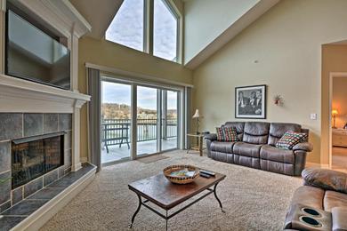 Апартаменты Waterfront Condo on Lake of the Ozarks with 2 Pools!