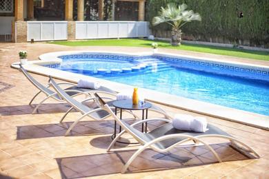 Holiday home Superb Pool and Jacuzzi villa