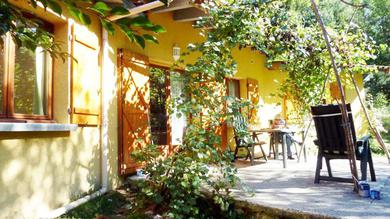 Дом отдыха Romantic cottage in the Ardeche with free WiFi and TV