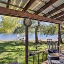 Дом отдыха The Lake House in Rathdrum with Beach and Fire Pit
