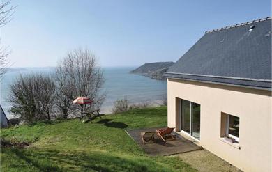 Holiday home Beautiful home in Saint Michel en Greve with 3 Bedrooms and WiFi