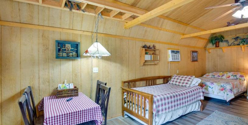 Hotel Lake Fork Studio Cabin with Dock and Boat Ramp!