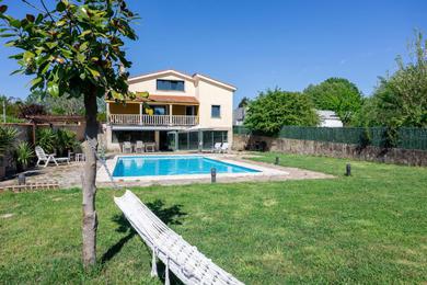 Holiday home LE LLAR, Casa con piscinas cerca de Santiago de Compostela
