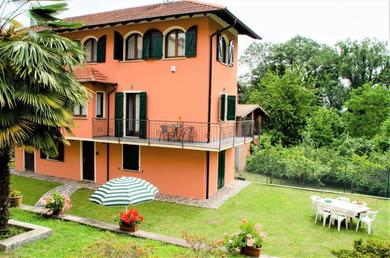 Hotel Casa Arto, independent and sunny house in the heart of the village with garden