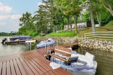 Hotel Waterfront Big Pine Lake Cabin with Kayaks!