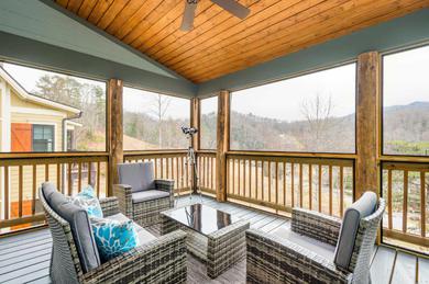 Holiday home Cullowhee Home with Game Room, Wraparound Decks