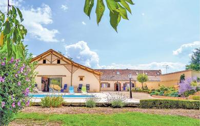 Holiday home Stunning Home In St Pierre Deyraud With Wifi, Private Swimming Pool And Outdoor Swimming Pool