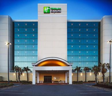 Курорт Holiday Inn Express Hotel & Suites Virginia Beach Oceanfront, an IHG Hotel