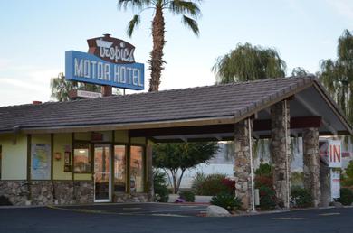 Motel Tropics Motor Hotel