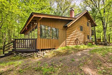 Дом отдыха Lakefront Cumberland Cabin with Dock and Fire Pit!