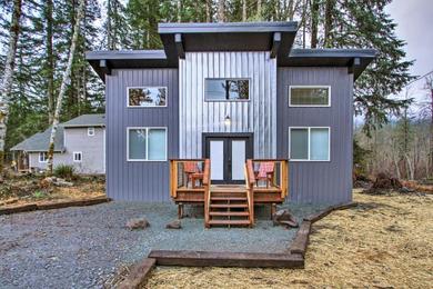 Holiday home Home with Hot Tub Less Than 5 Miles to Rainier National Park