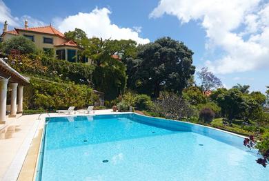 Дом отдыха Nossa Senhora do Monte Chateau Sleeps 17 with Pool and WiFi