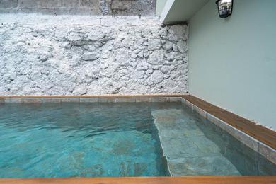 Дом отдыха Maison de ville atypique avec piscine, mer à 100m, 2 chambres