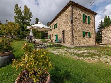 Дом отдыха Historical Farmhouse at the foot of the Apennines in Tuscany