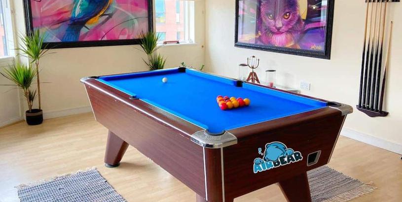 Apartments Luxury City Centre Apartment - Pool Table