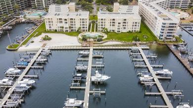 Holiday home Spacious condo on the bay indoor & outdoor pool