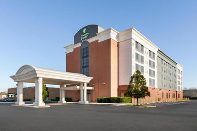 Отель Holiday Inn Express Hotel & Suites Norfolk Airport, an IHG Hotel