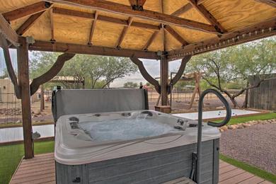 Дом отдыха Kick Back Corral with Private Hot Tub and Yard!