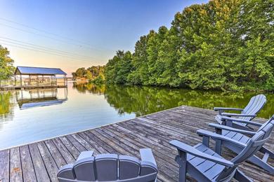 Holiday home Luxurious Waterfront Home on Pickwick Lake!