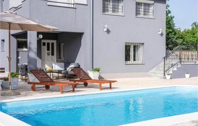 Holiday home Beautiful home in Turjaci with 5 Bedrooms, WiFi and Outdoor swimming pool