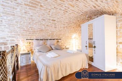 Apartments Sea front historic house in the heart of old town, inside torrione aragonese