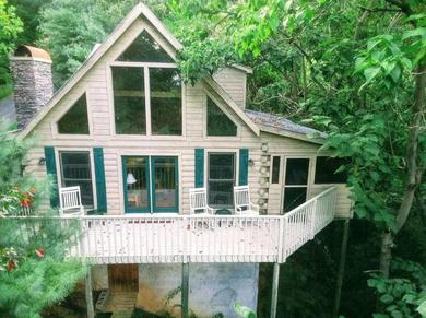 Chalet ✪Pigeon Forge✪ View 2 King Bed GSMNP WiFi Hot Tub!
