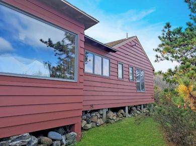 Дом отдыха Seacoast Sanctuary - Warm and inviting cottage with uninterrupted ocean views
