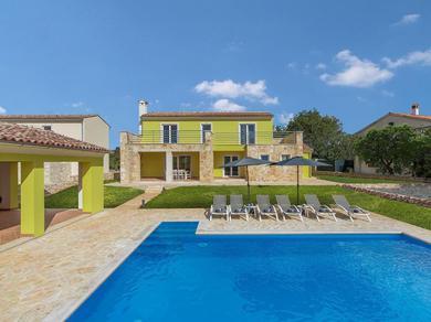 Villa Luxury, modernly furnished villa with private pool near Rovinj