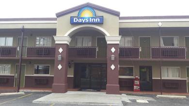 Мотель Days Inn by Wyndham Hot Springs