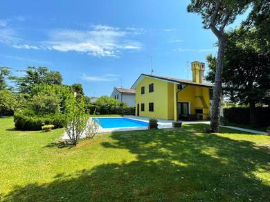 Villa Fantastic Villa with pool for 5 people on the island of Albarella