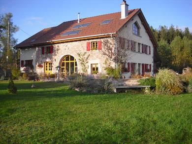 Гостевой дом "Chambre Merisier" dans une ferme avec étang privé au coeur de la région des mille étangs, Faucogney-et-La-Mer