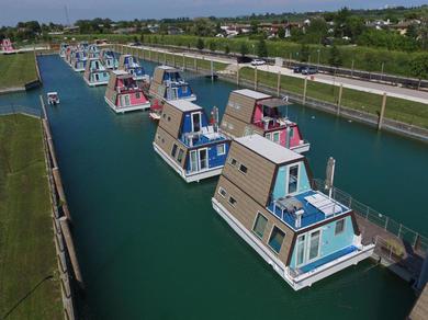 Holiday home Locazione Turistica Houseboat Lagoon - LIG221
