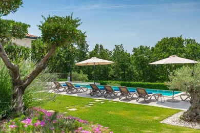 Hotel Family villa Maria with pool in Vizinada