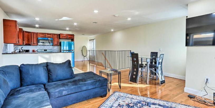 Дом отдыха Bright Irvington Home about 2 Mi to Prudential Center!